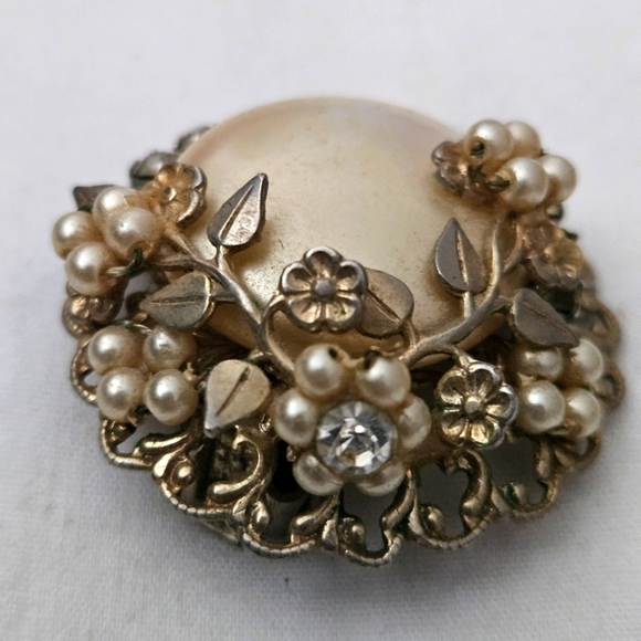 Vintage Estate Baroque Faux Pearl Gold Tone Leaves Rhinestones Plug Earrings - Picture 4 of 10